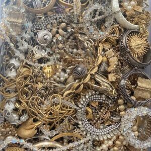 1/2 Lb Vtg 2 Now Estate Costume Jewelry Lot Some Signed All Wearable Silver Gold